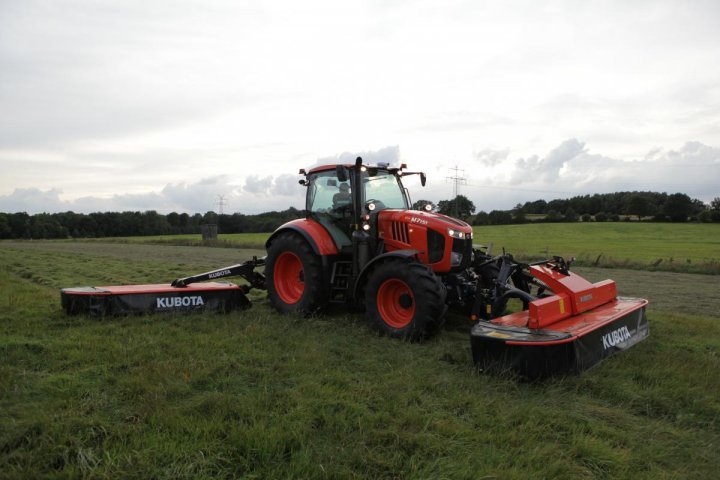 Kubota_M7_linia zielonkowa.JPG