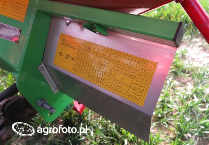 ustawienie szerokości rozsiewacza do nawozu.jpg
