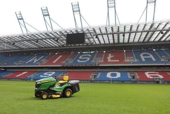 JD X350R na stadionie Wisły Kraków.jpg