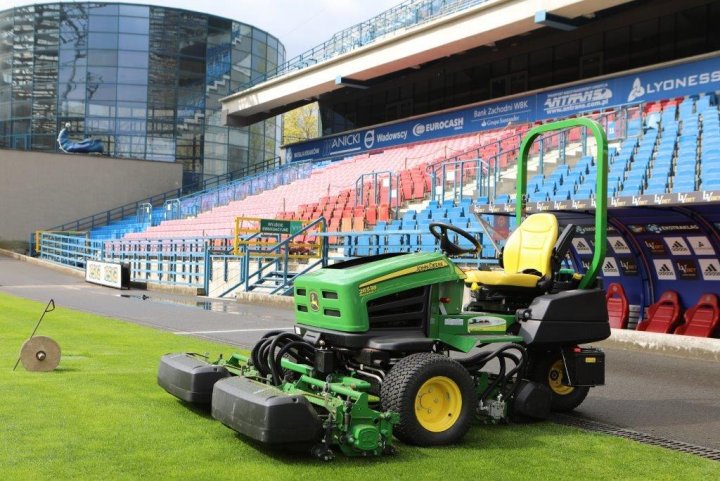 JD2653B na stadionie Wisły Karków.jpg