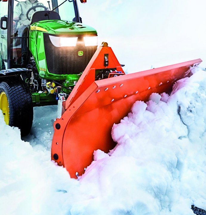 JD 4066R podczas odśnieżania.jpg
