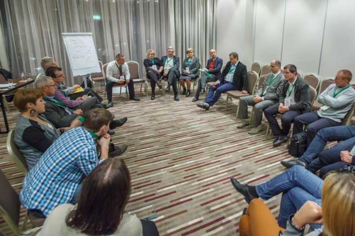 6.Spotkanie zakończył panel dyskusyjny z udziałem ekspertów i uczestników spotkania.jpg