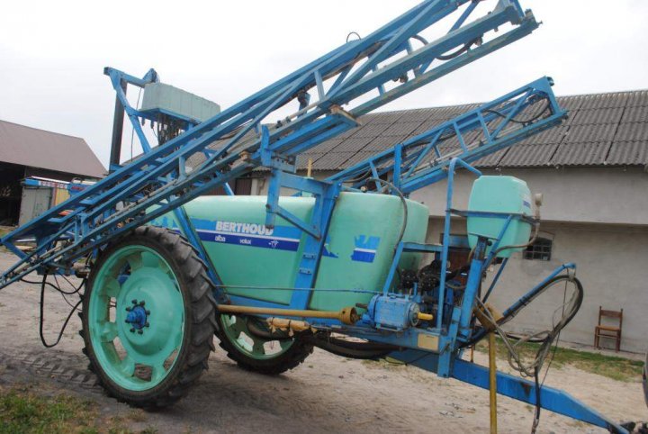 opryskiwacz-berthoud-24-m-2500l-3463836710.jpg