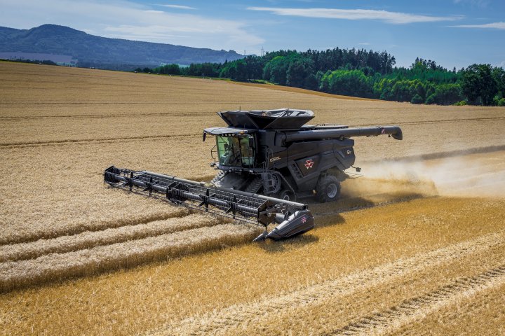 MF IDEAL 9T COMBINE_WORKING_CZ_0717-1686_143262.jpg