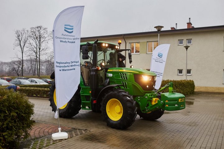 fot1_Nowoczesne_ciagniki_dla_gospodarki_wodnej-w-Polsce.jpg