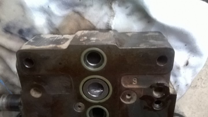 rozdzielacz renault ares5.jpg