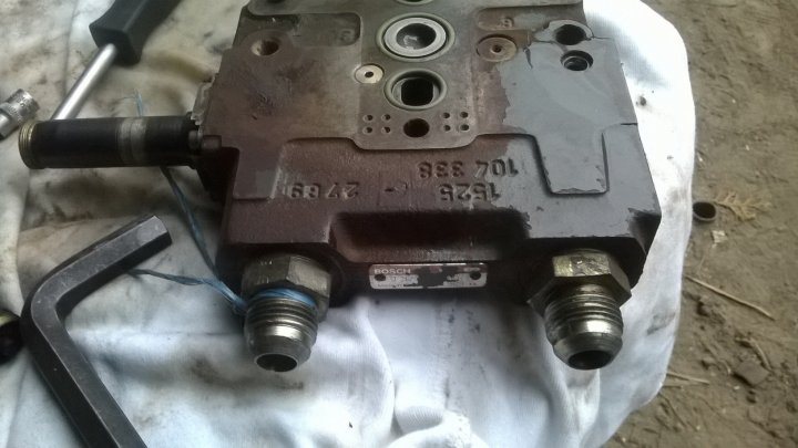 rozdzielacz renault ares6.jpg