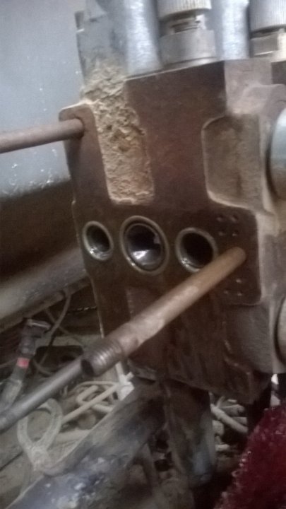 rozdzielacz renault ares9.jpg