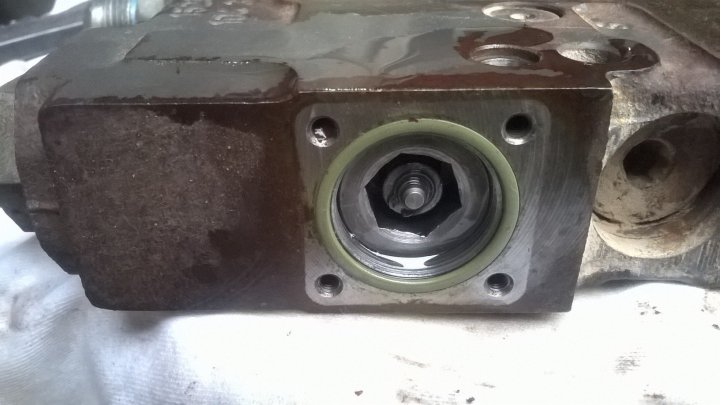 rozdzielacz renault ares2.jpg