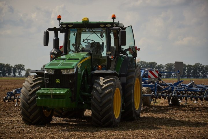 fot_ciagnik_JohnDeere_8400R-af.jpg