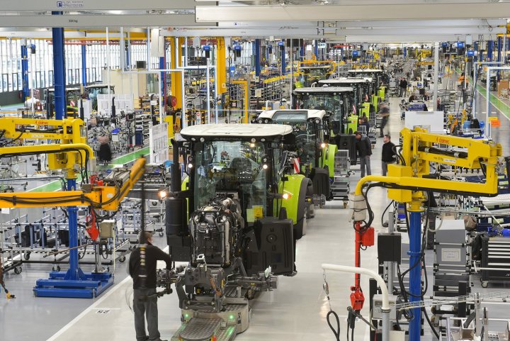 fabryka_ciagnikow_claas_w_le_mans (1).jpg