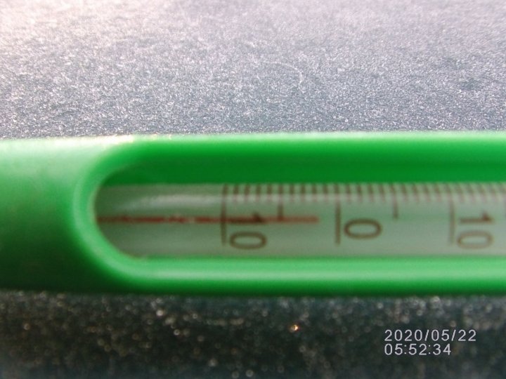 4-przymrozek -2 C a przy gruncie  +4 C.JPG