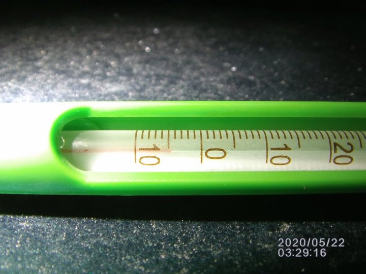 2-przymrozek -3,5 C a przy gruncie  -1 C.JPG