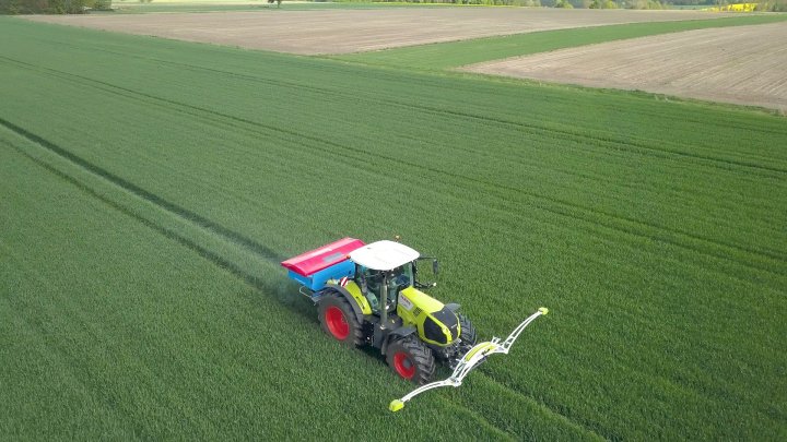 precyzyjne_nawozenie_za_pomoca_rozwiazan_claas_przez_firme_agroverifis.jpg