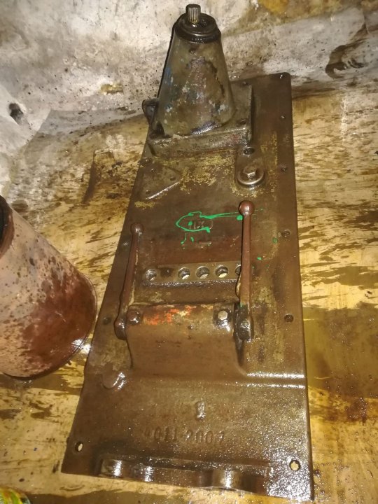 C-4011 pokrywa skrzyni biegów.jpg