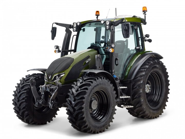 valtra-g5-series-studio-g135-versu-3x4-left.jpg
