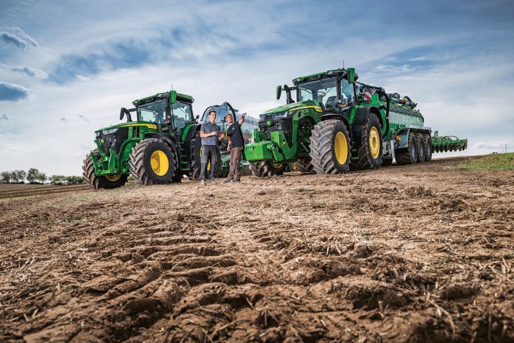 fot2_JohnDeere_podsumowuje_rok.jpg