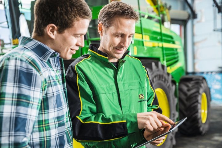 fot4_JohnDeere_i_Kramp_oglaszaja_partnerstwo.jpg