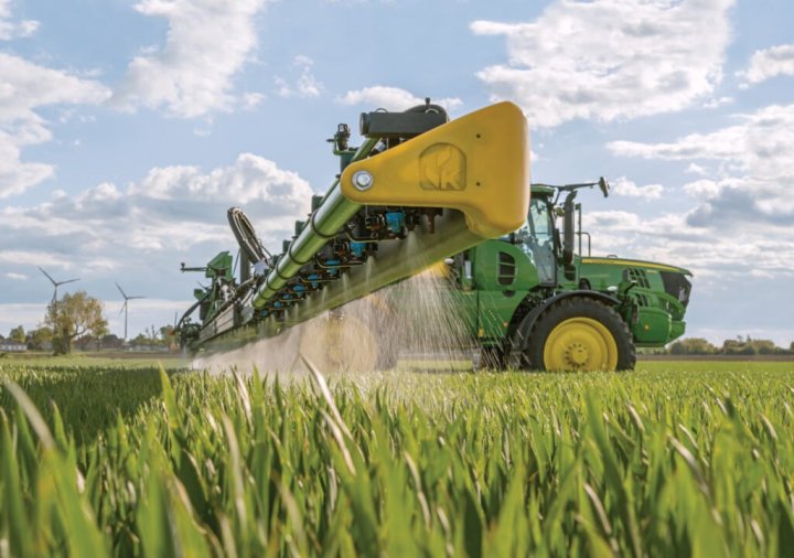 fot3_Opryskiwacz_Samojezdny_John_Deere-1024x719.jpg