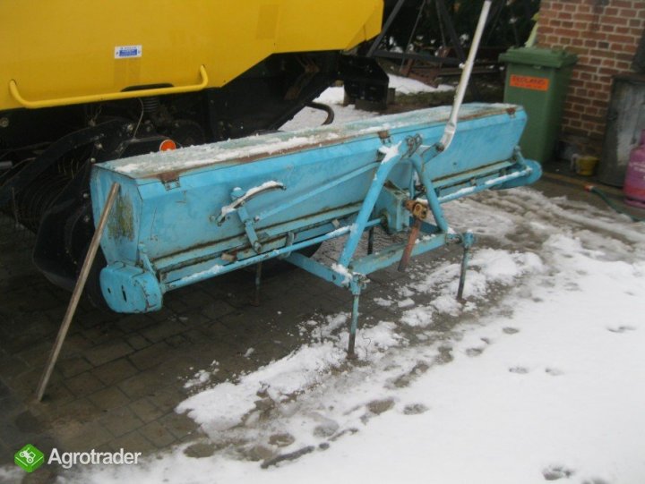 212617-2-1000x667-siewnik-rozsiewacz-do-wapna-pylistego-sulky.jpg