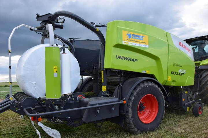Owijanie balotów prasą CLAAS ROLLANT 455. Fot. M. Kulawik.jpg