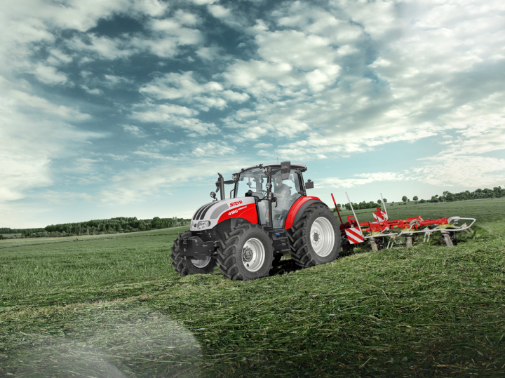 STEYR_4120_Kompakt_Hay_Rake.png