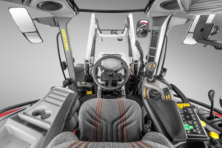 STEYR_New Front Loader_S4020T_and_4120_Expert_CVT_CAB.jpg