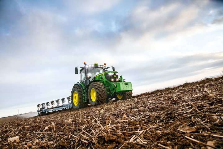 John_Deere_AgroShow-2.jpg