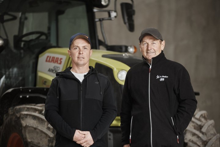 Kamil Darmetko wraz z ojcem Romanem.jpg