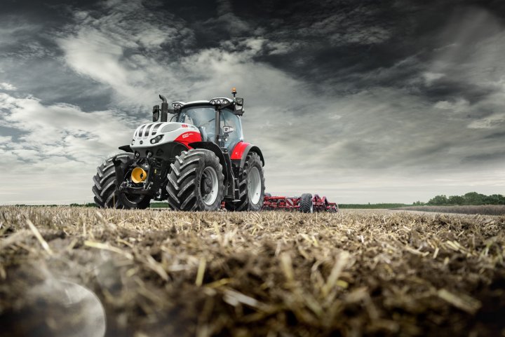 STEYR_New Terrus CVT.jpg