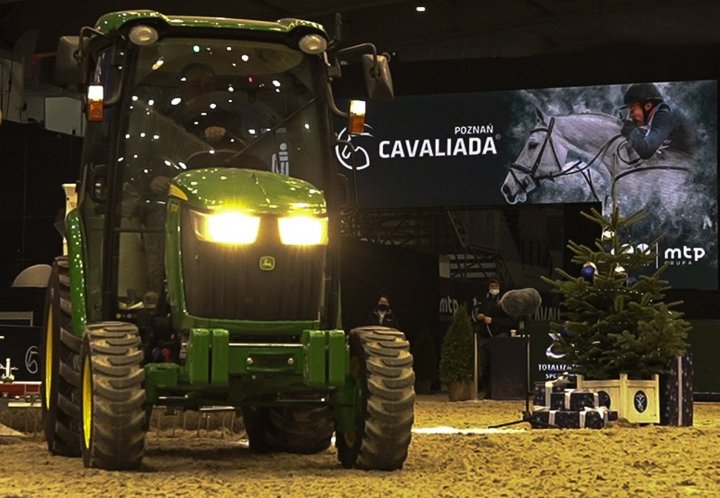 fot1_Maszyny_Johna_Deere_waznym_wsparciem_CAVALIADA_Tour_2021.jpg