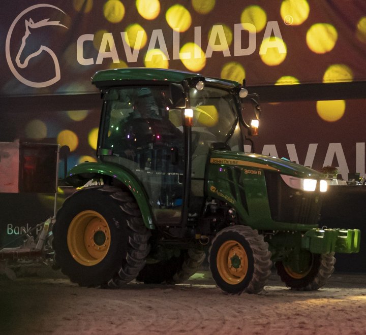 fot3_Maszyny_Johna_Deere_waznym_wsparciem_CAVALIADA_Tour_2021.jpg