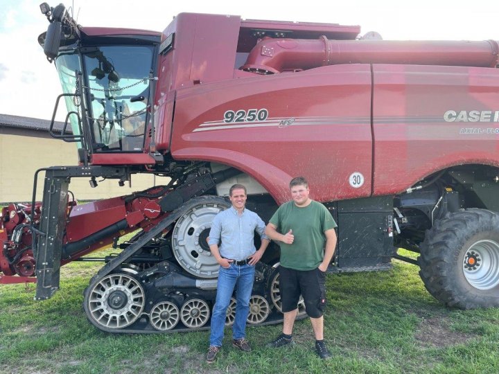 f.l.t.r. Sören Reinbeck Managing Director Tupag Agrar+Jan Breitschuh Combine Operator+ Business’s Axial-Flow 9250 AFS Harvest Command.jpg