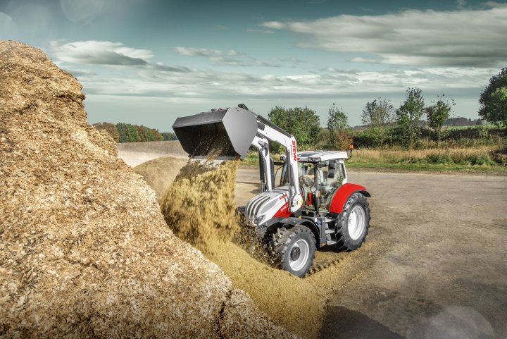 STEYR new PROFI_front loader_farm2.jpg