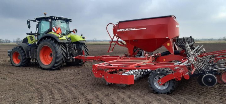 Testy siewnika w GR Sebastian Jaskuła. Zestaw CLAAS Axion + siewnik Hors....jpg