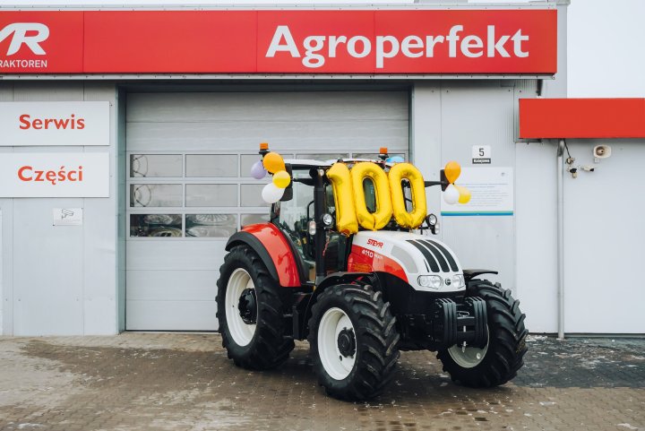 STEYR_4110 Multi as 100th tractor delivered by Polish dealer Agroperfect.jpg