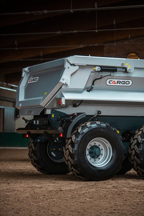 przyczepa z napisem Cargo.JPG