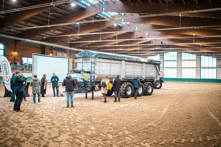 pokaz przyczepy Cargo.JPG