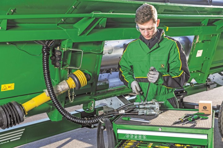 Fot_2_Czesci_na_wyciagniecie_reki_John-Deere_umacnia_segment_Aftermarket (1).jpg