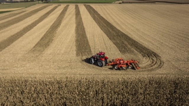 CASE IH_PUMA 260 CVXDrive_IN THE FIELD.jpg