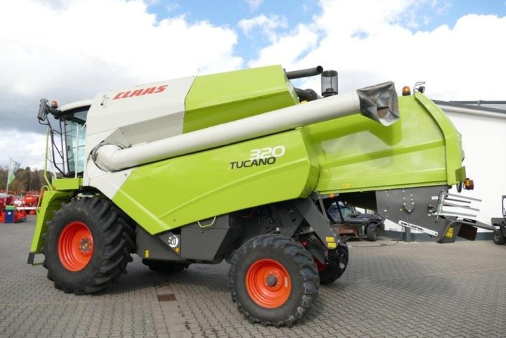 Claas+Tucano+320-44628507.jpg