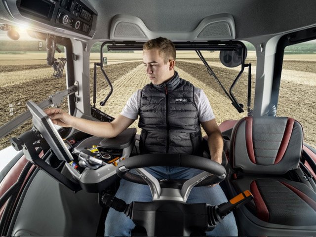 STEYR 6280 Absolut CVT_IN THE CAB.jpg