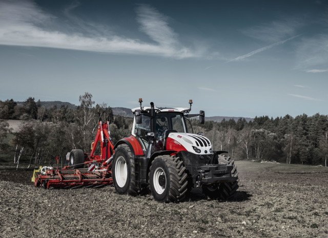 STEYR 6280 Absolut CVT_IN THE FIELD.jpg