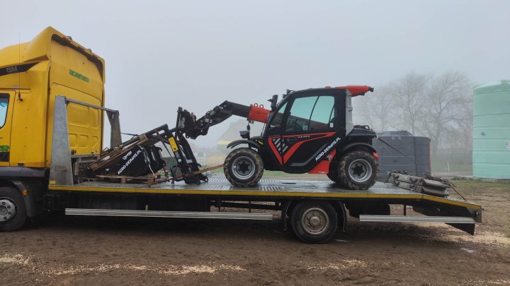 transport ładowarki autor zdjeecia Mateusz Kulecki KULA.jpg