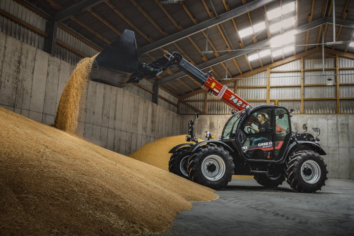 CASE IH_FARMLIFT_742_1.jpg