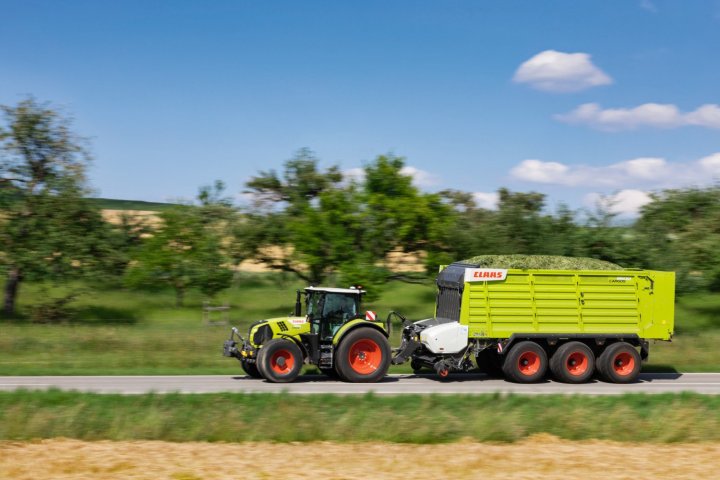 zdj. 7. Ciągniki CLAAS Premium z przekładnią CMATIC..jpg
