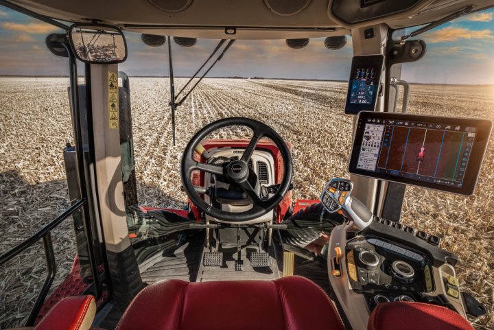 CASE IH_QUADTRAC 715_INSIDE CAB.jpg
