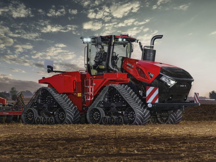 CASE IH_QUADTRAC 715.jpg