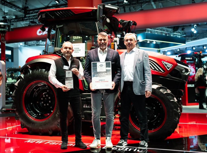 CASE IH_Farmall 75 C Electric wins Farm Machine Award 2024_at Stand.jpg