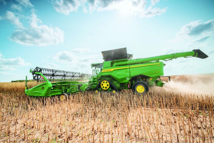 Fot_2_John_Deere_przedstawia_nowe_kombajny_S7.jpg